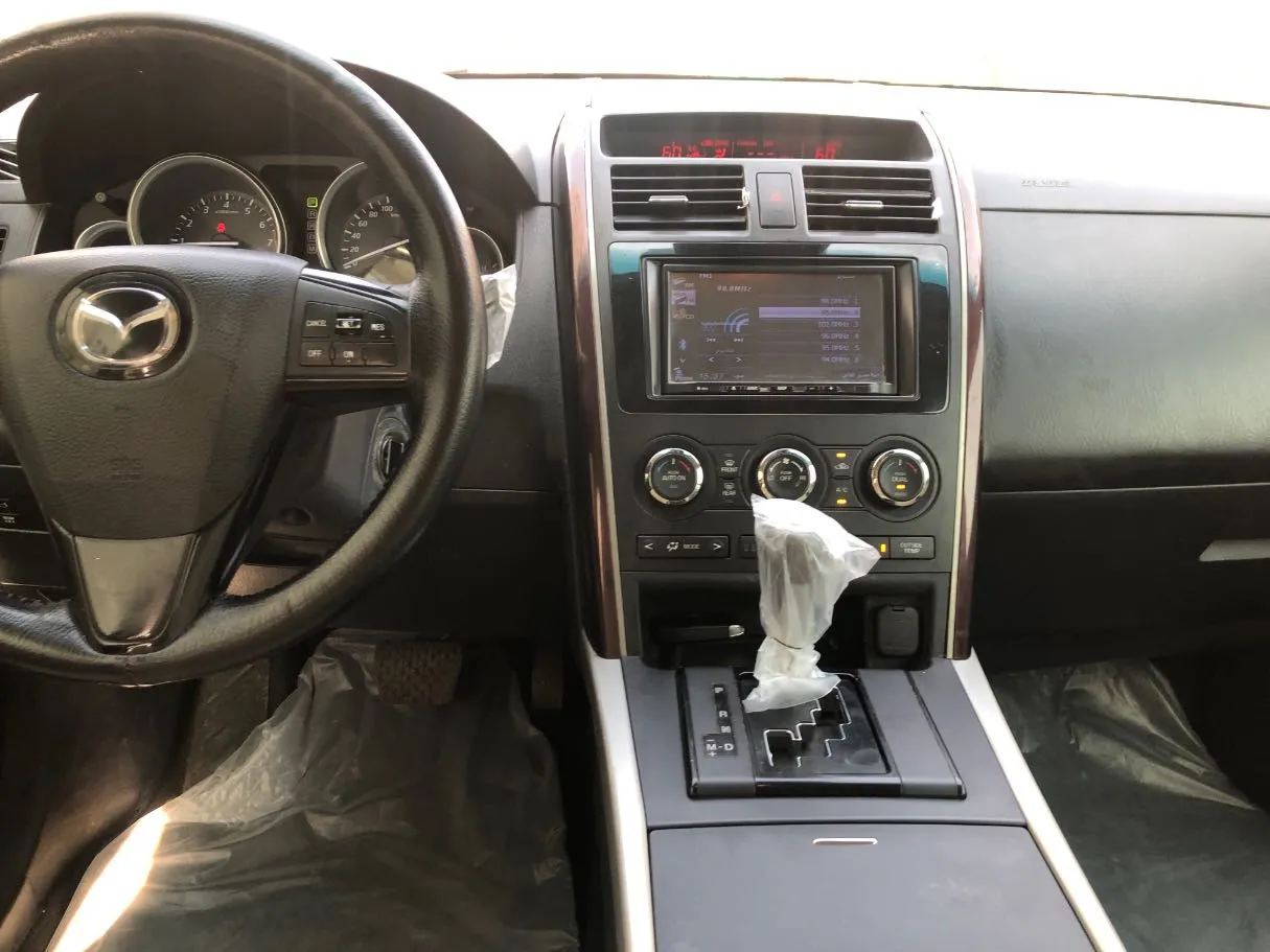 Car image 18