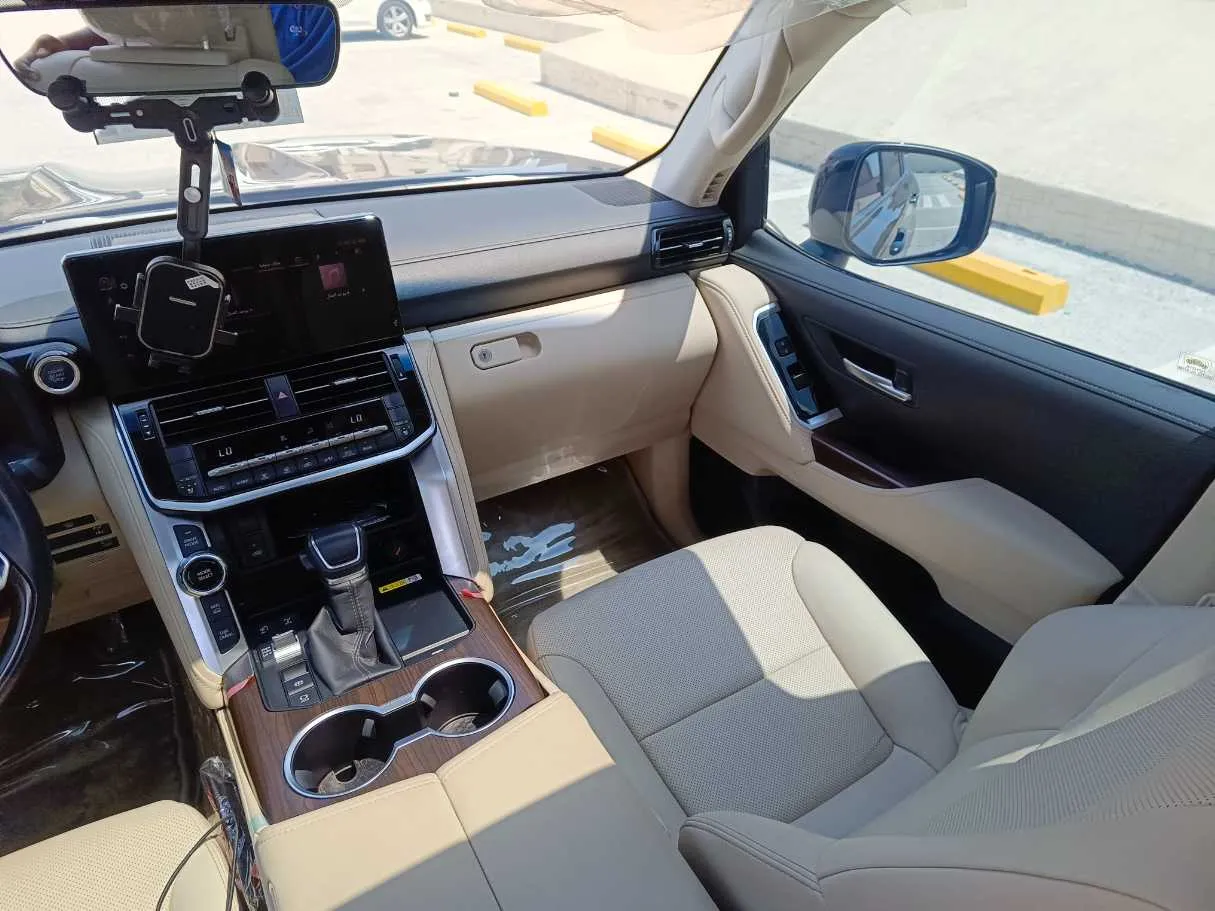 Car image 38