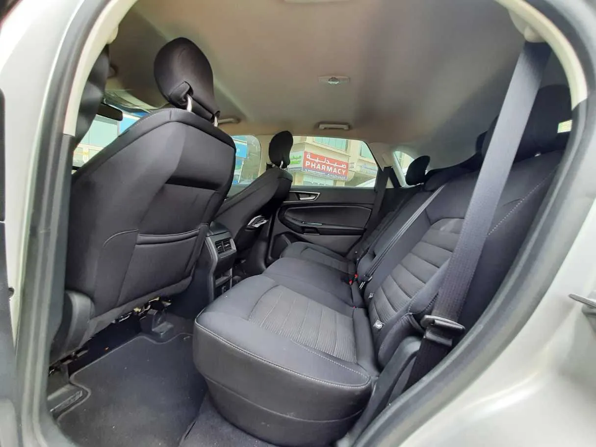 Car image 9