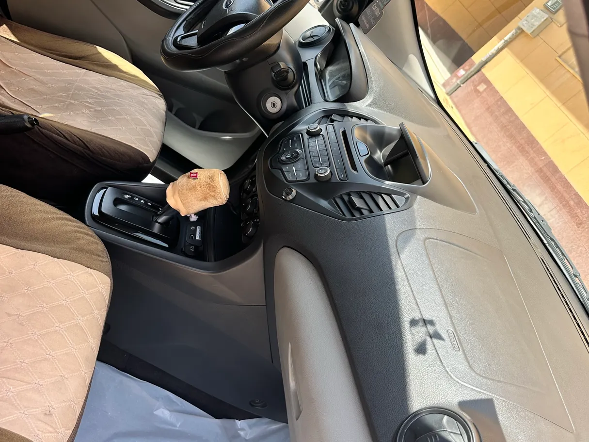 Car image 5