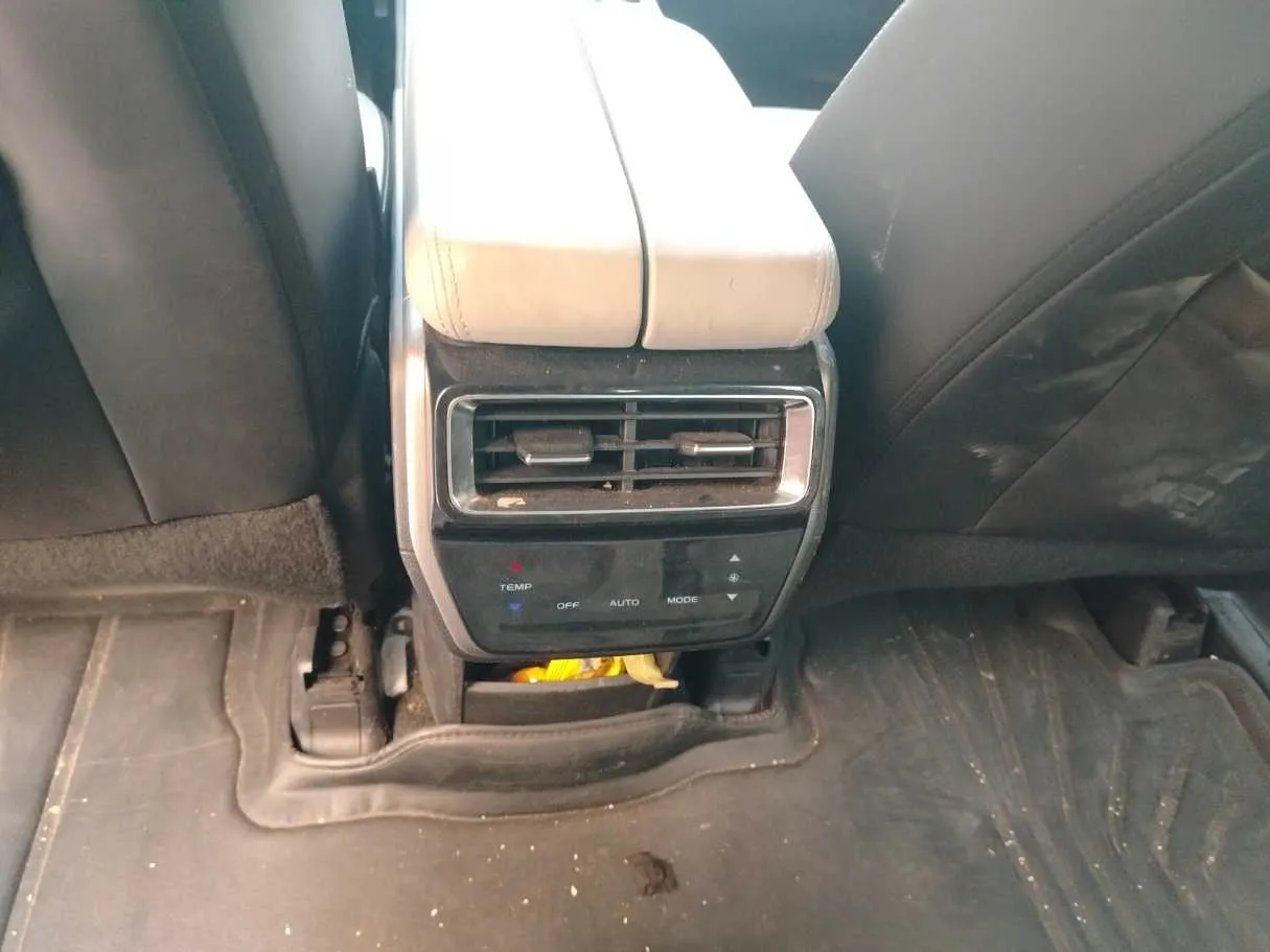 Car image 33