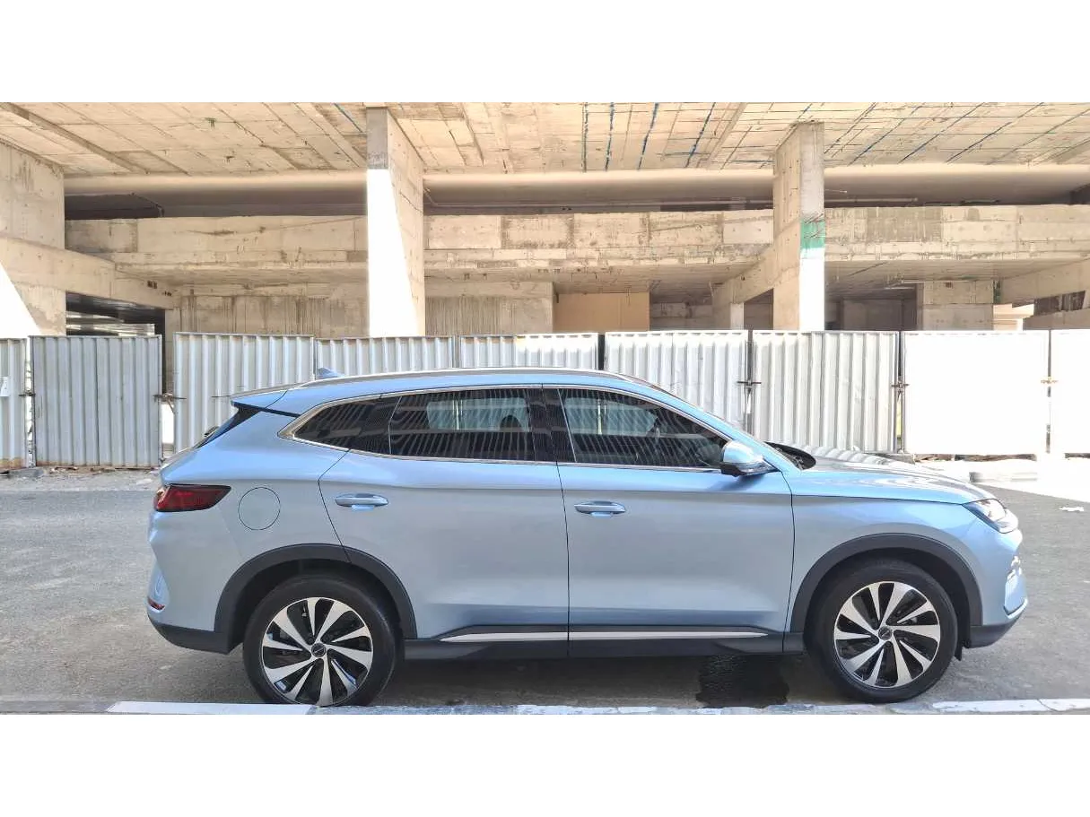 Car image 8