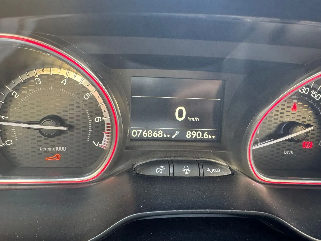 Car image 16