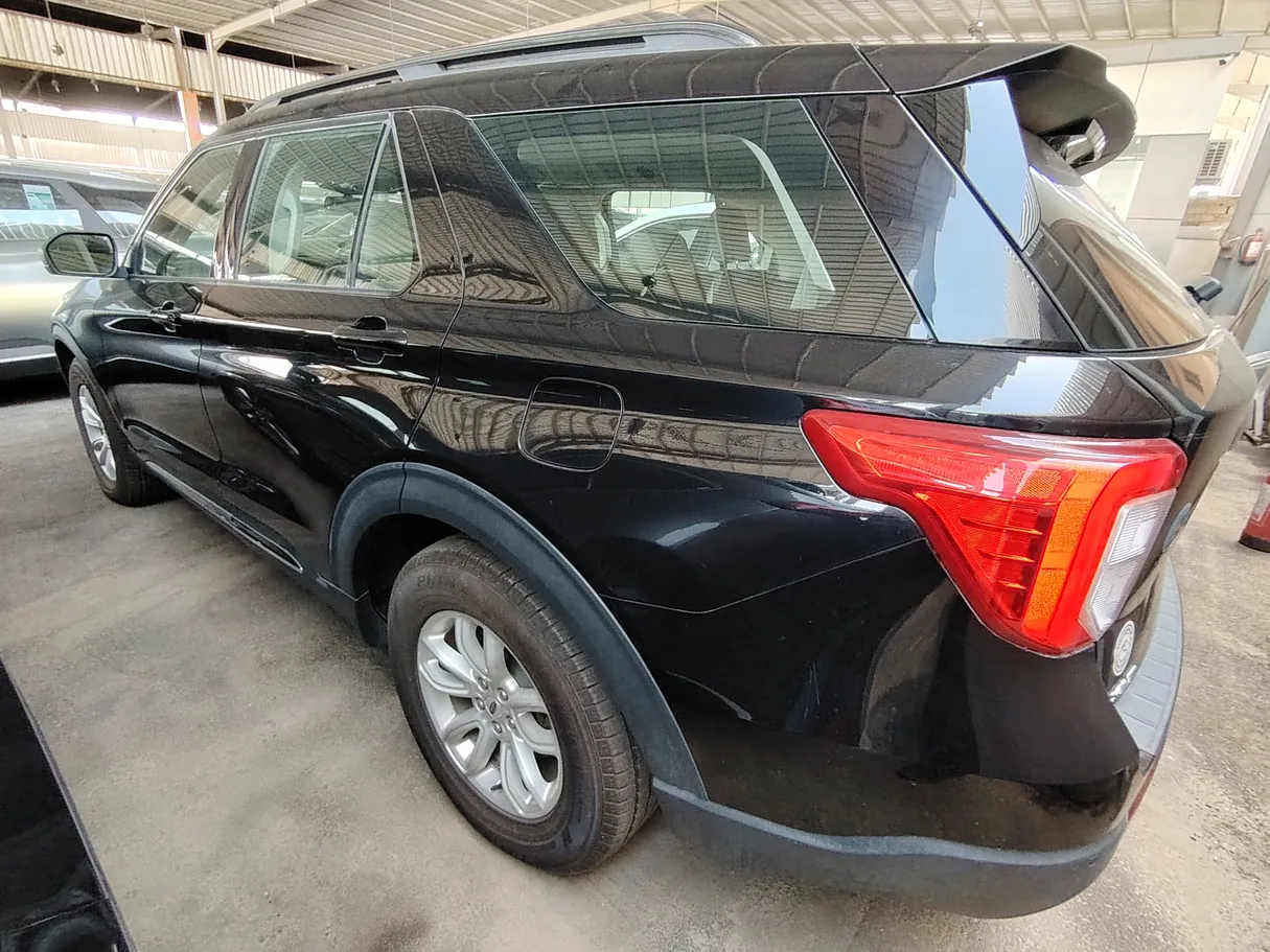 Car image 7