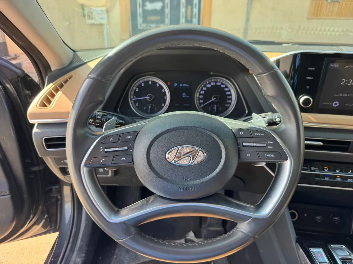 Car image 18