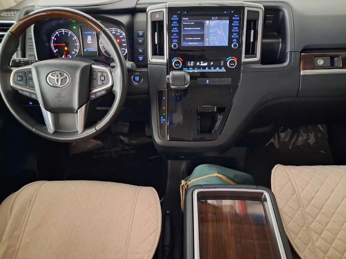 Car image 17