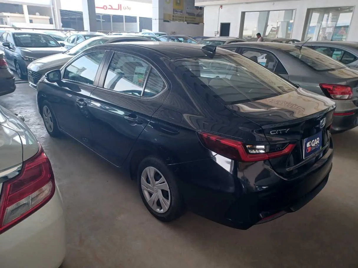 Car image 7
