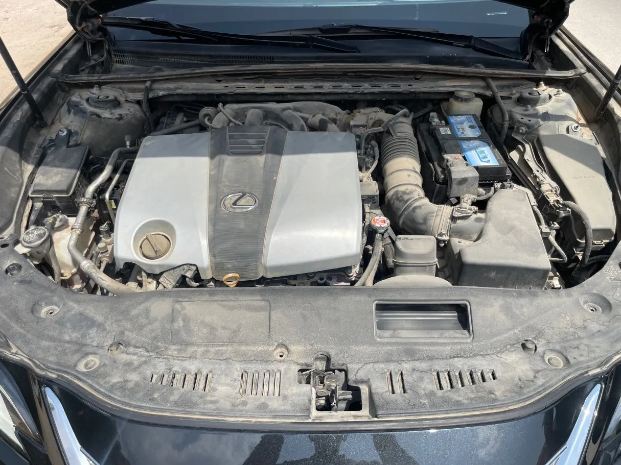 Car image 26