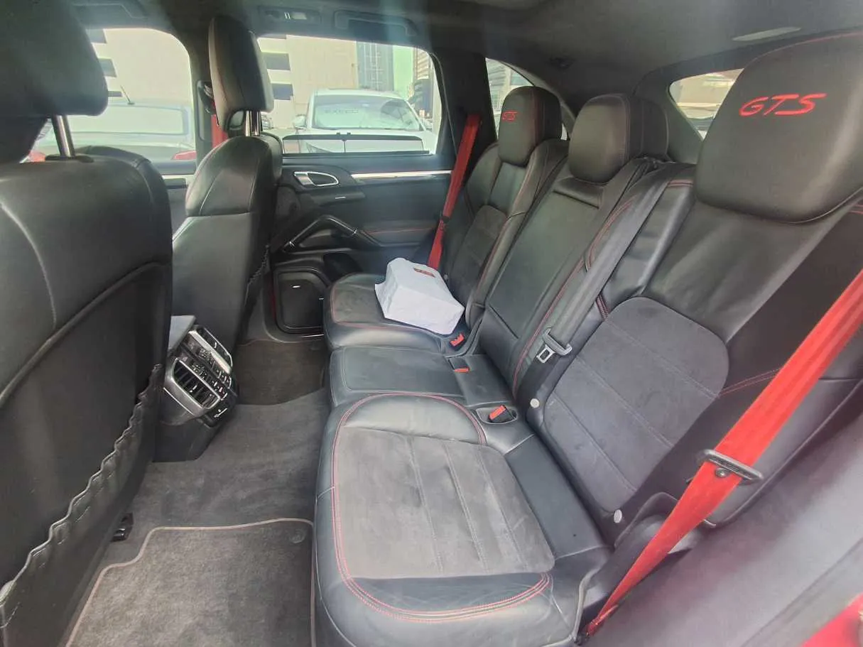Car image 13