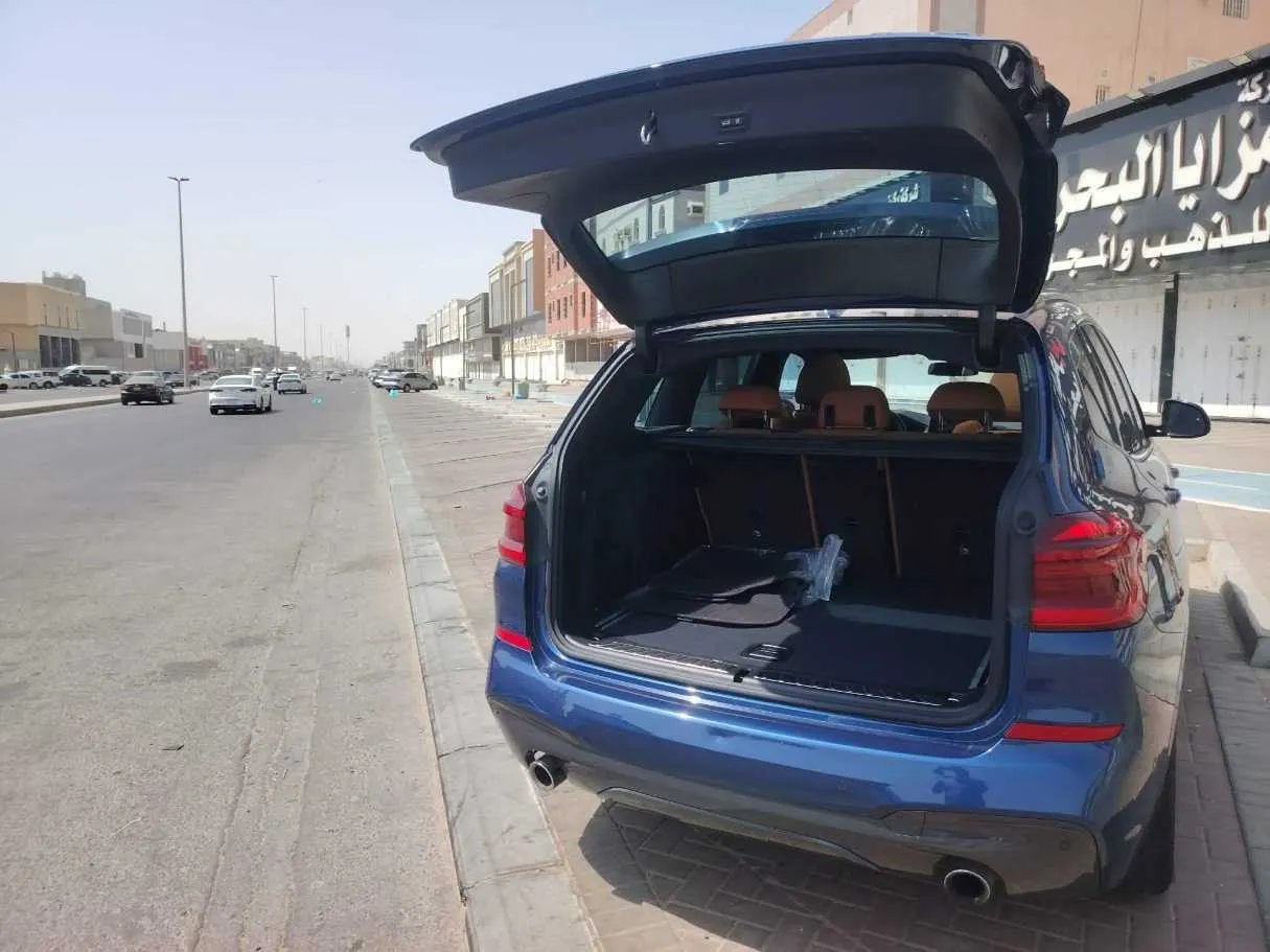 Car image 27