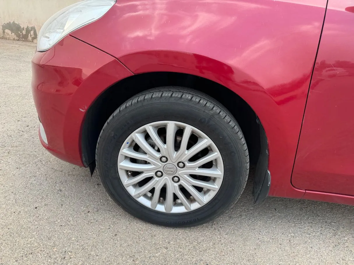 Car image 9