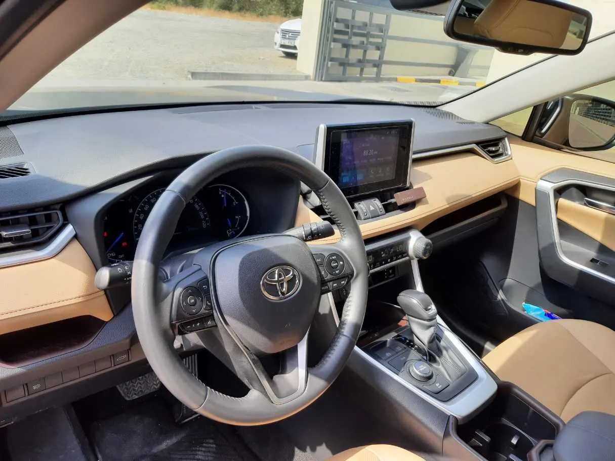 Car image 11