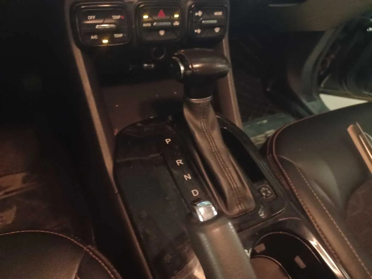 Car image 17