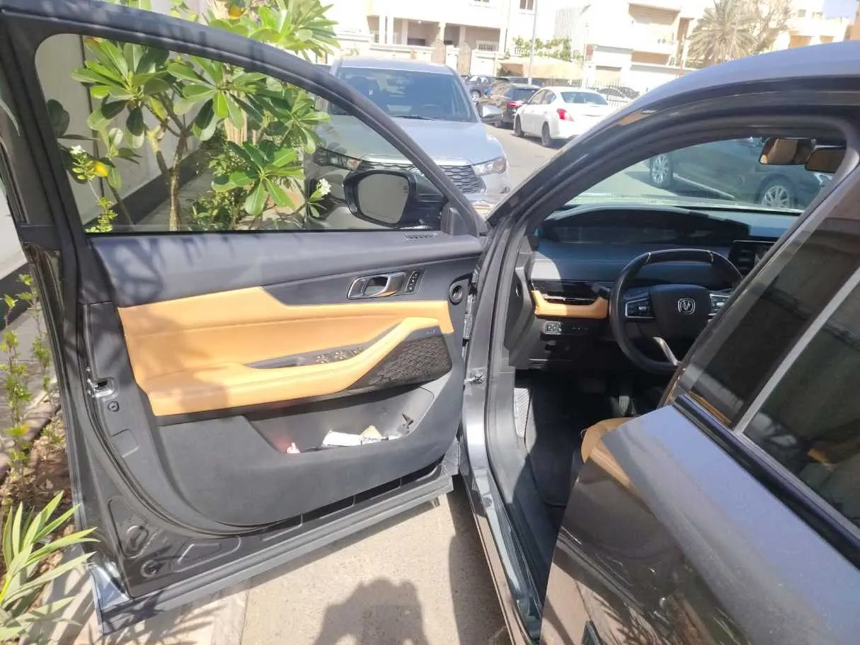 Car image 12