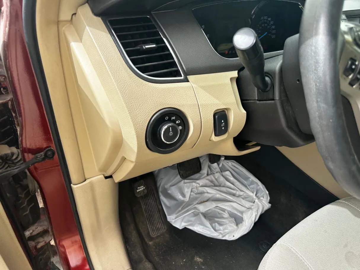 Car image 24