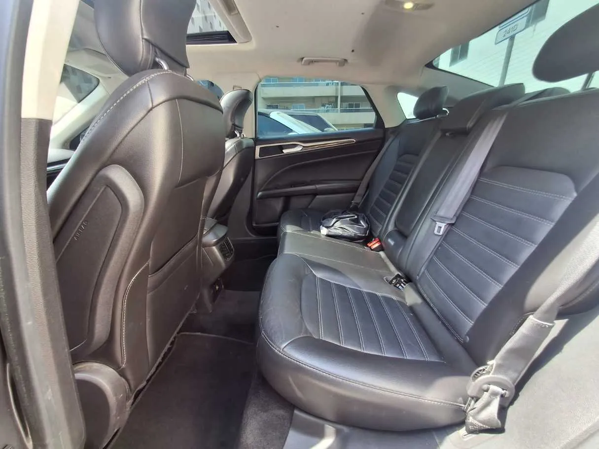 Car image 13
