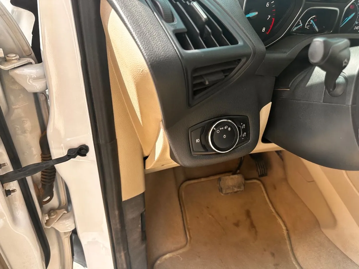 Car image 27
