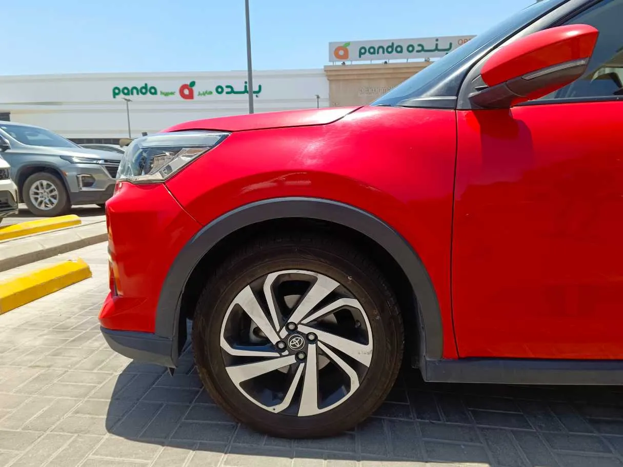 Car image 9