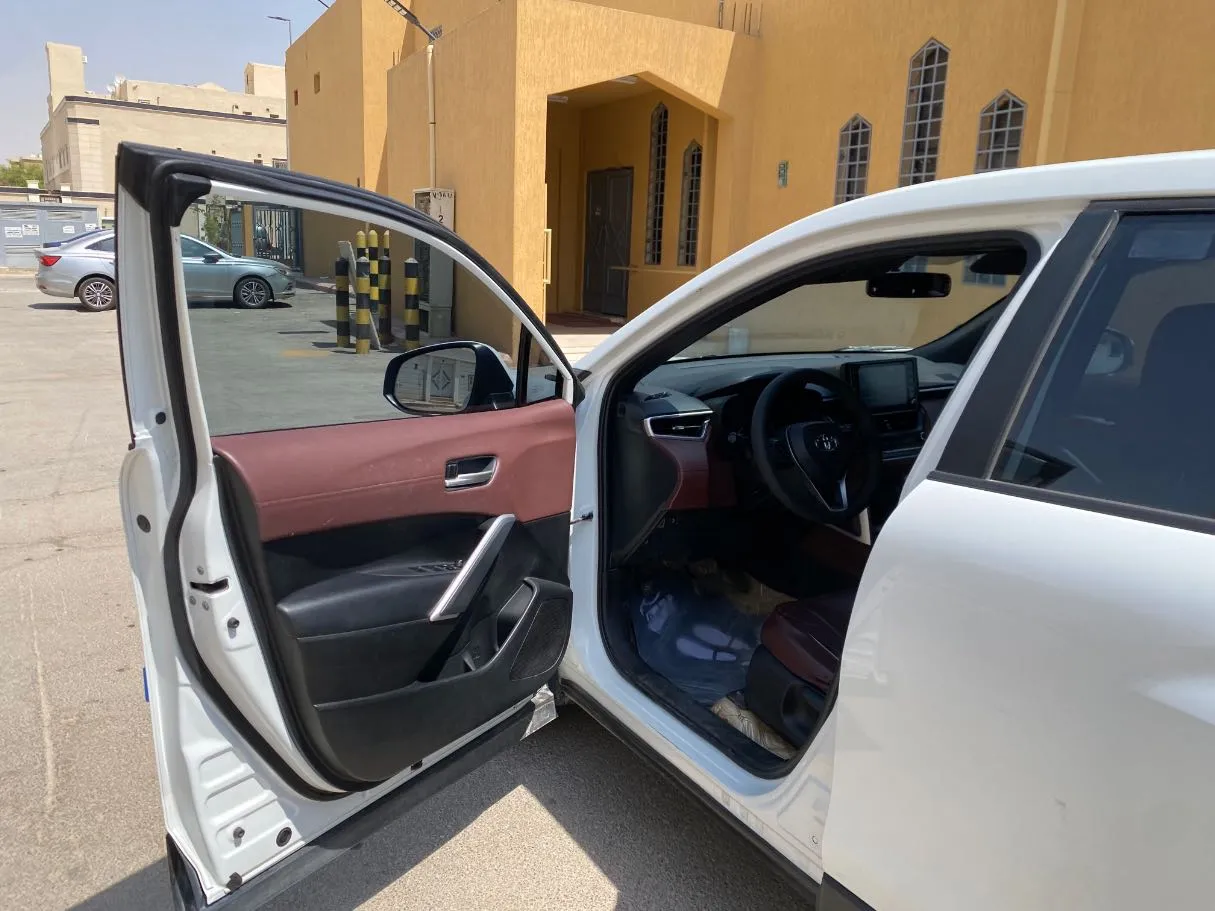 Car image 10