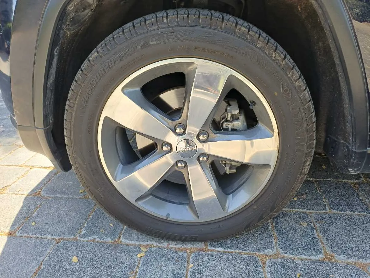 Car image 9