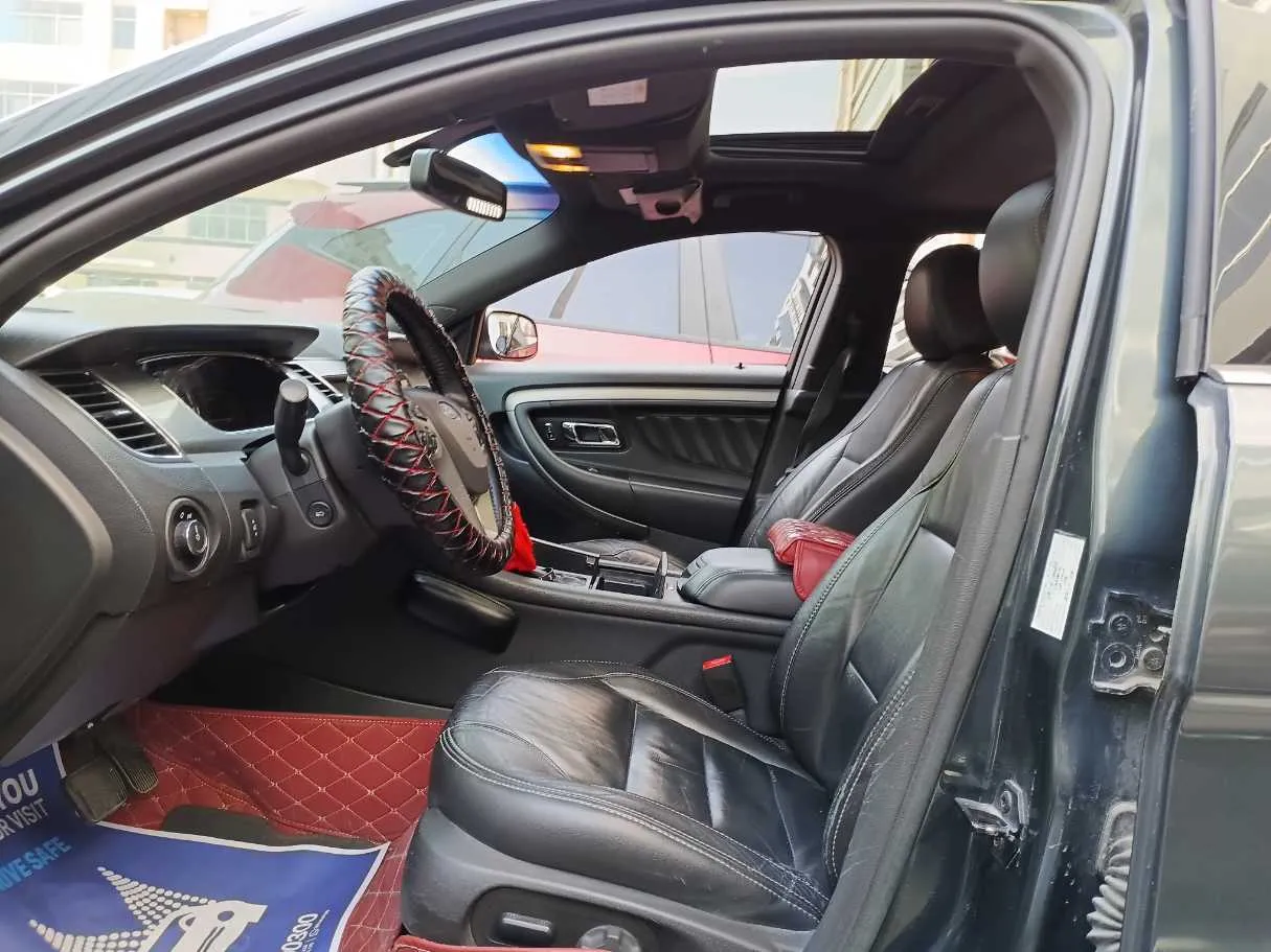 Car image 12