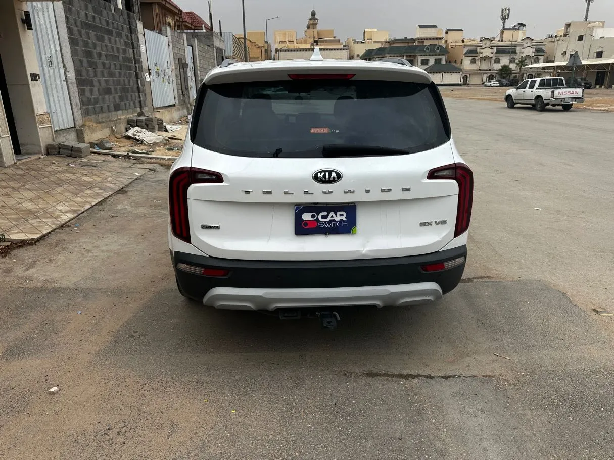 Car image 5