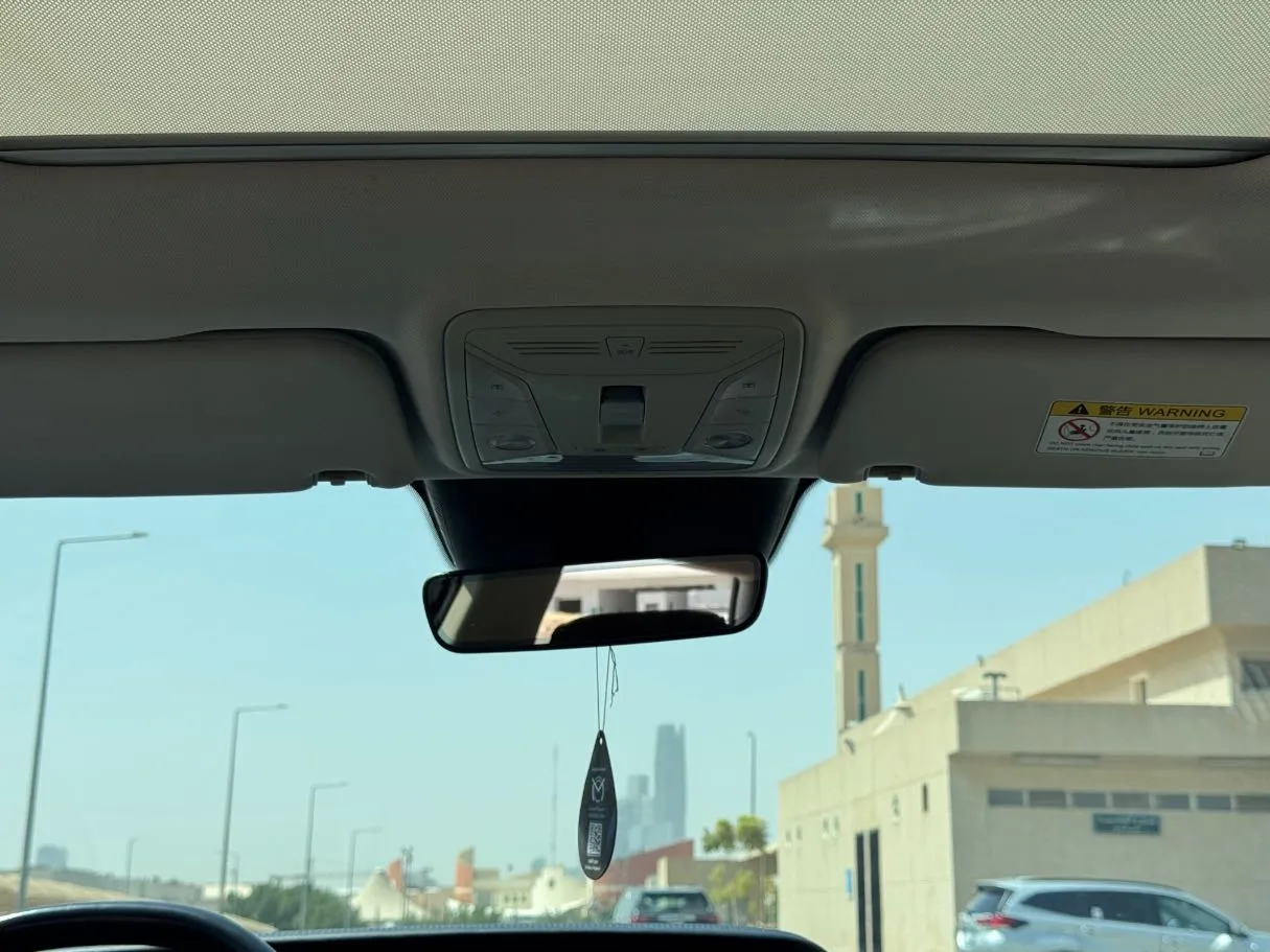 Car image 23