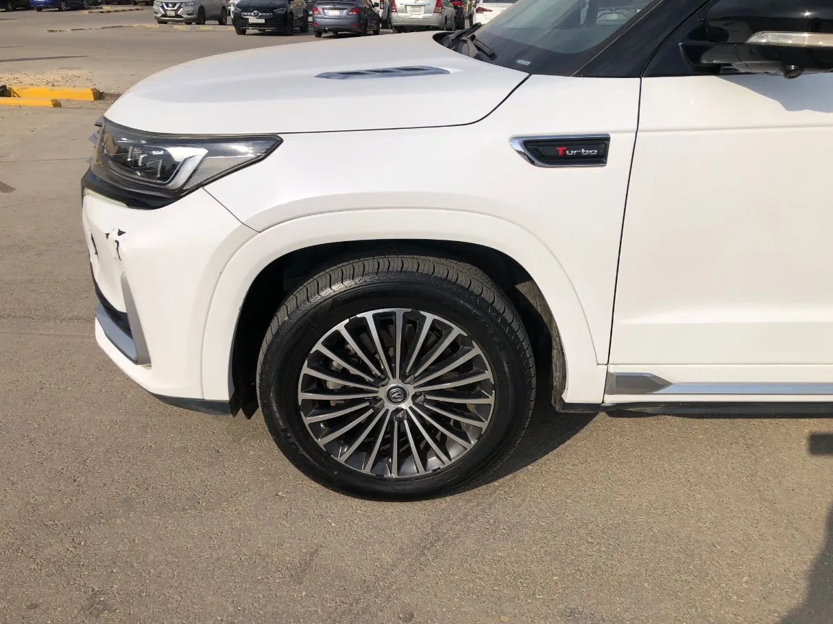 Car image 9