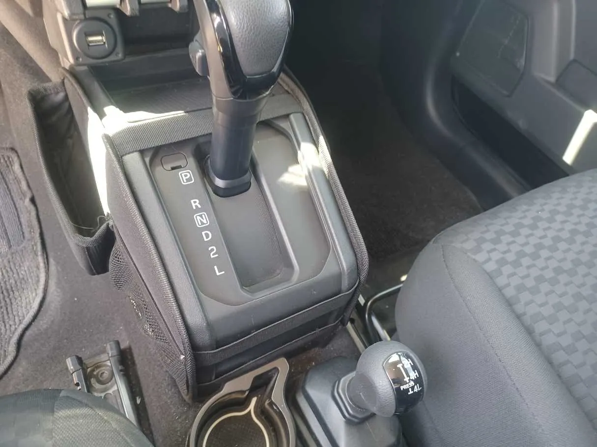 Car image 17