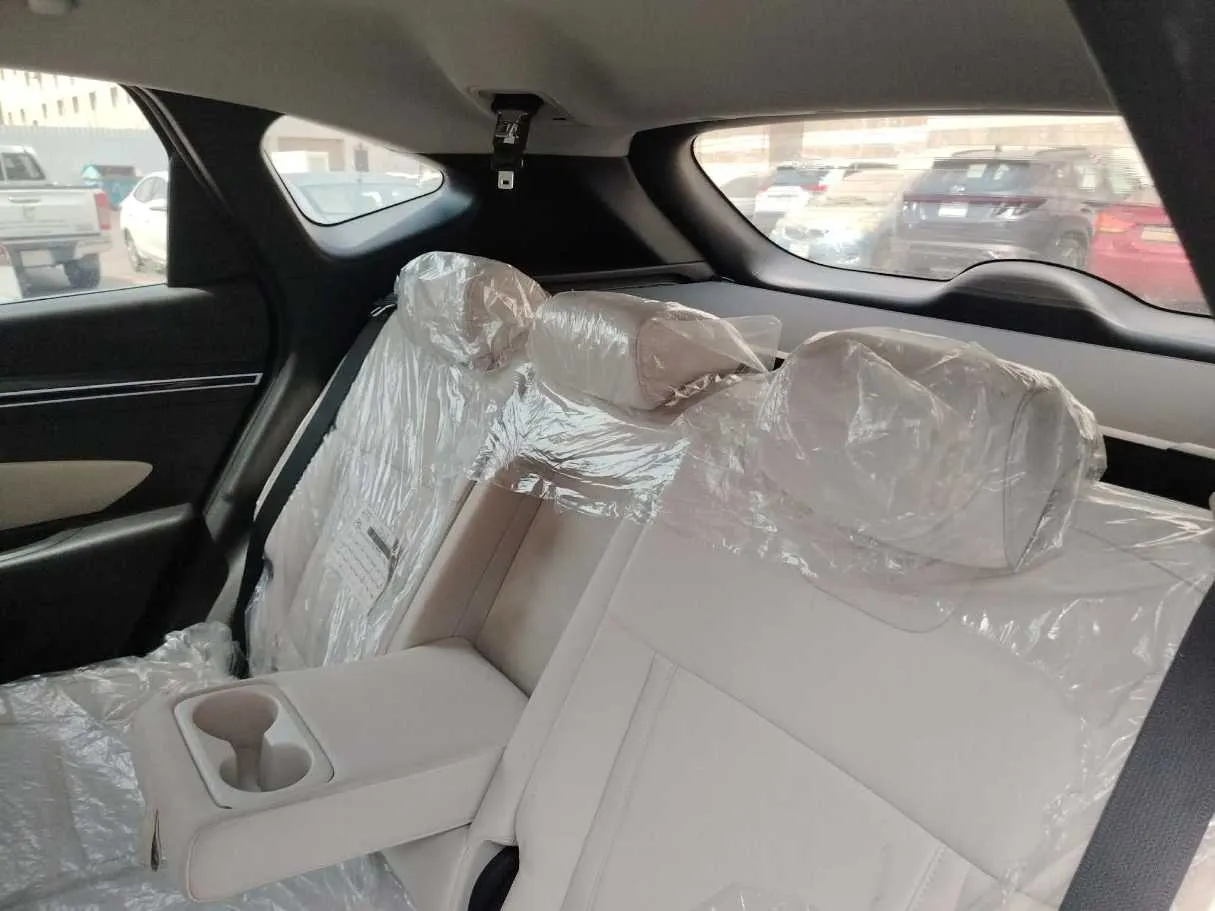 Car image 17