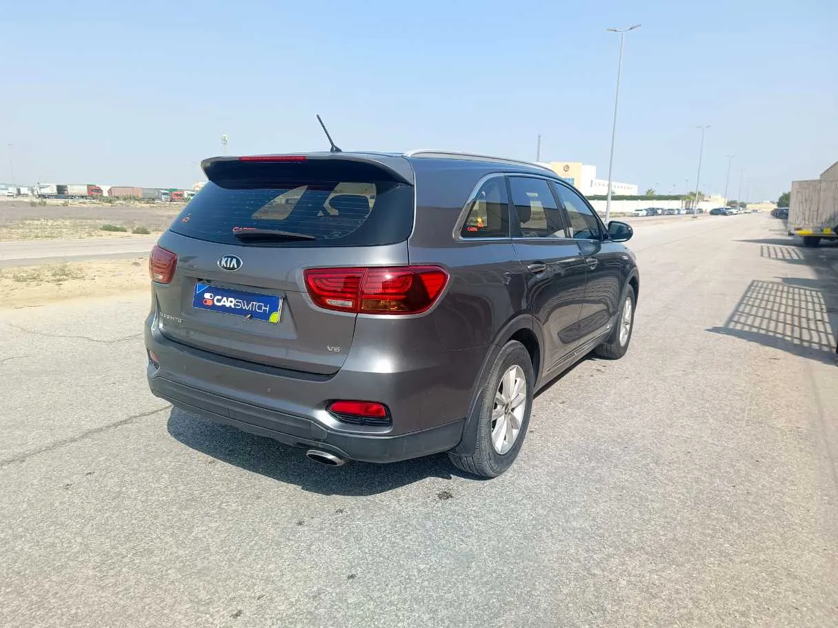 Car image 5