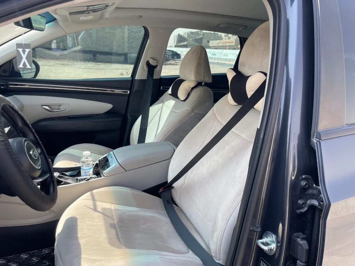 Car image 13