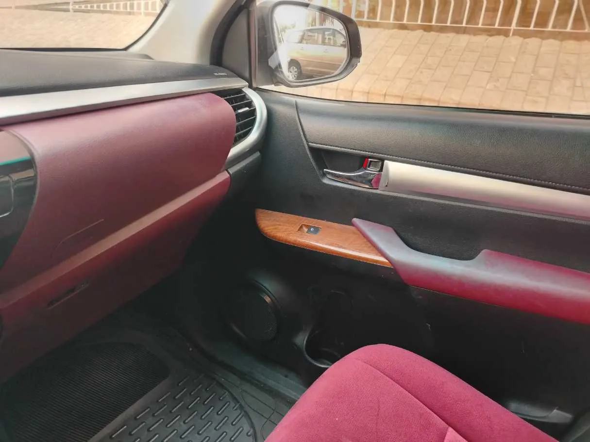 Car image 32