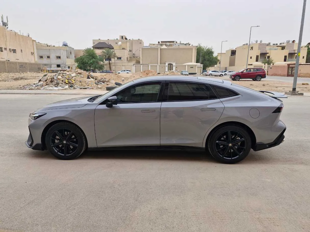 Car image 8