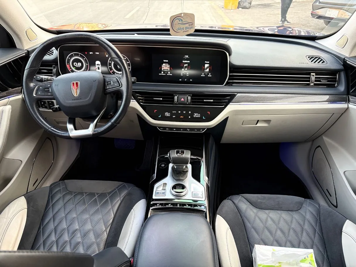 Car image 18