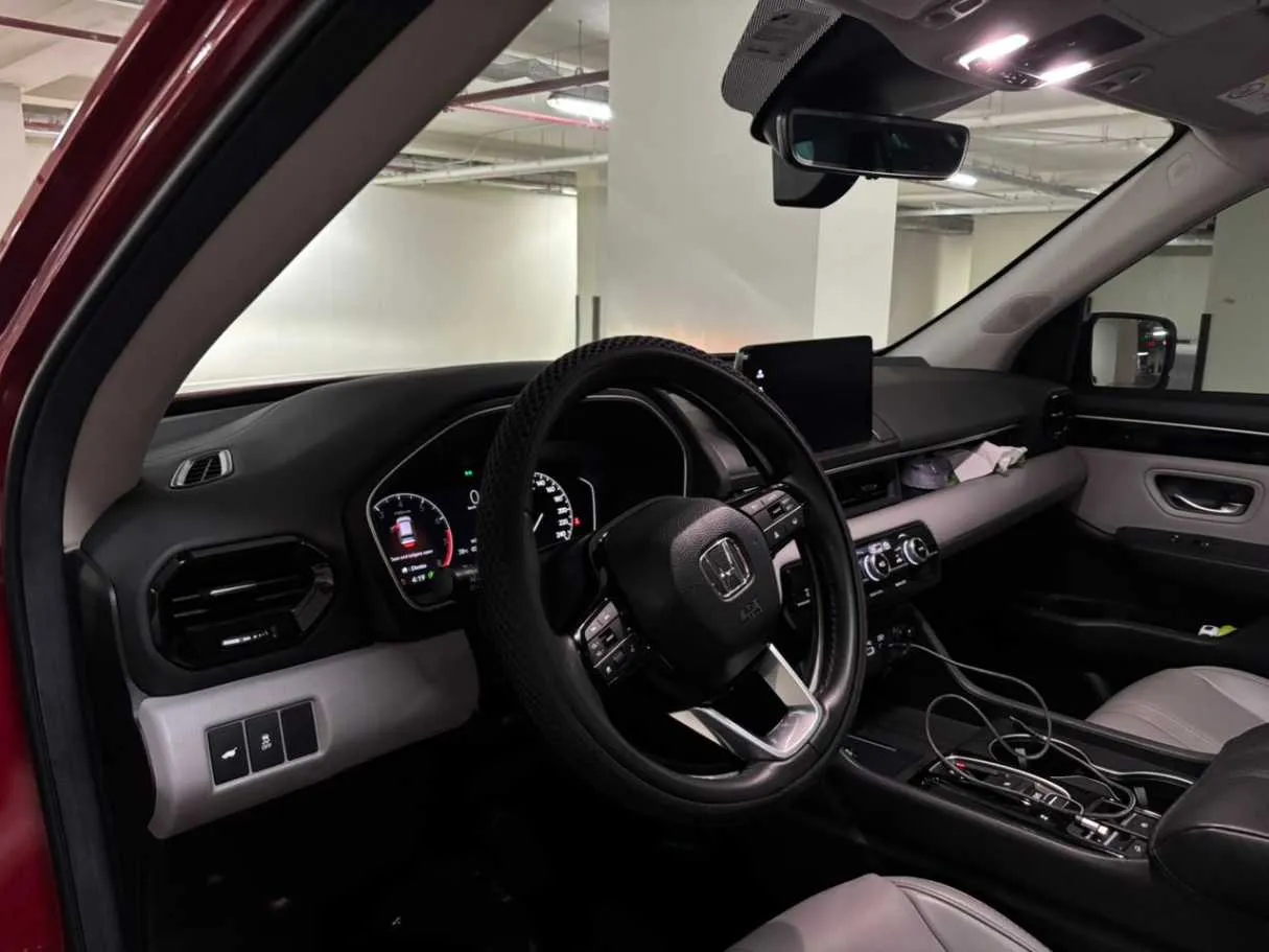 Car image 10