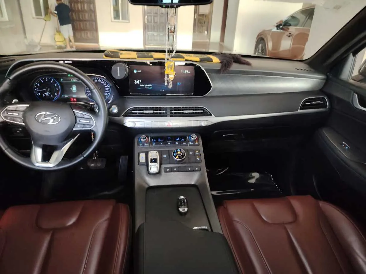 Car image 22