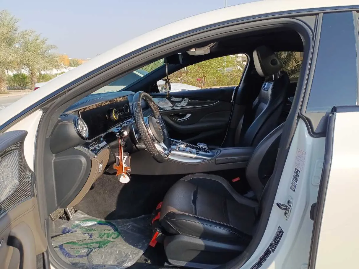 Car image 12