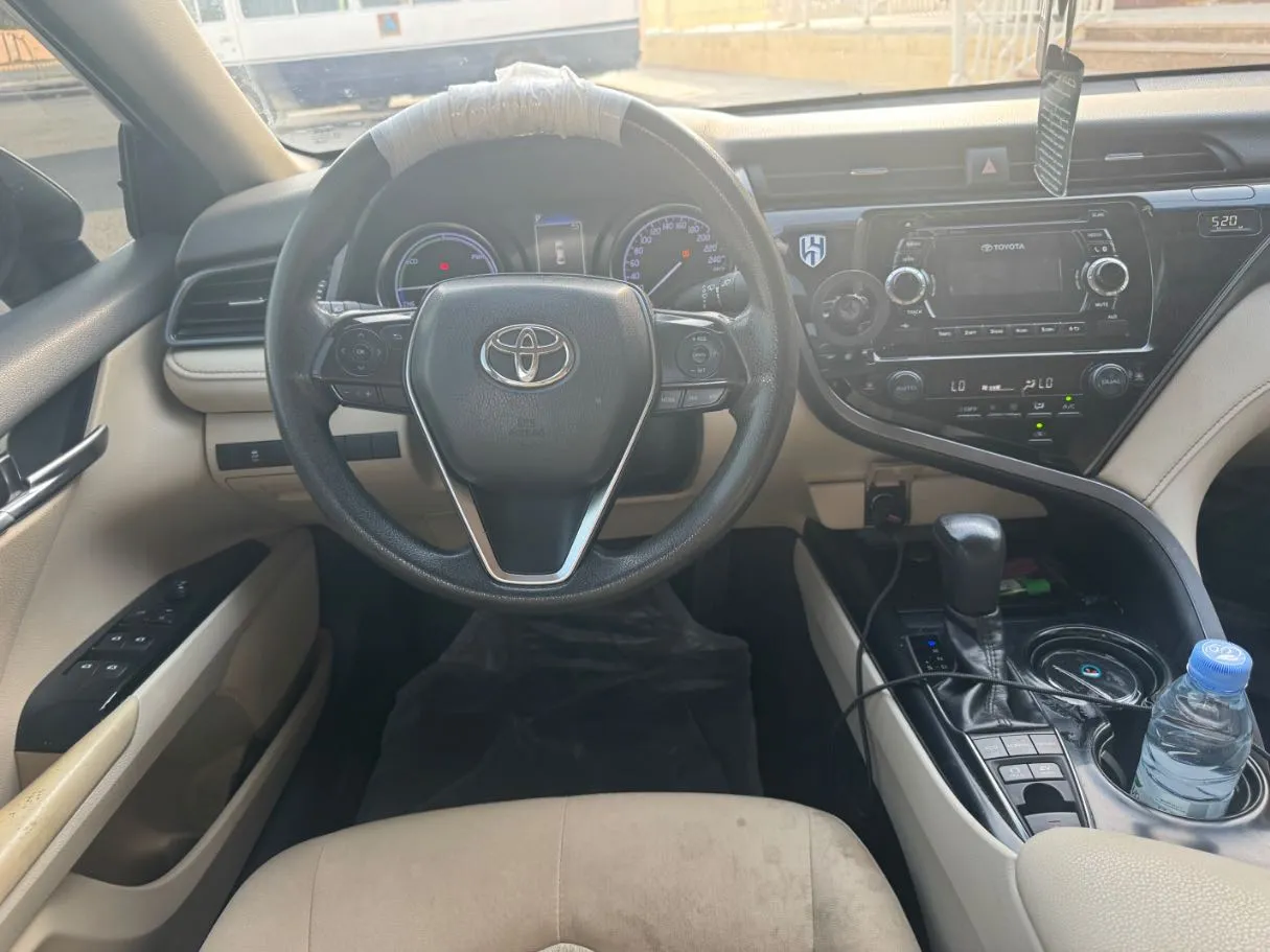 Car image 16