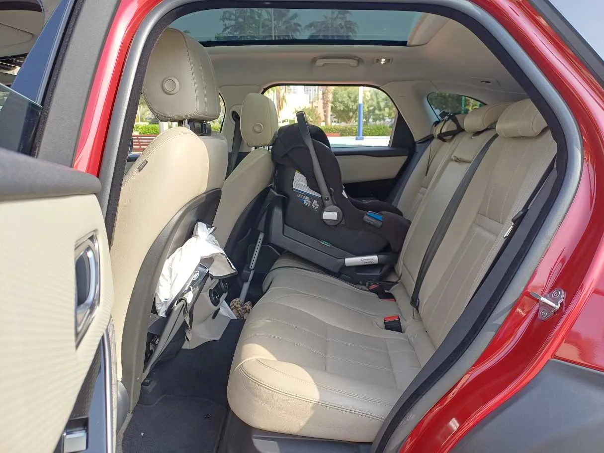 Car image 13