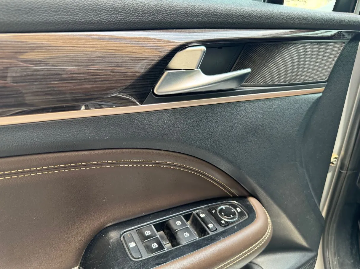 Car image 22