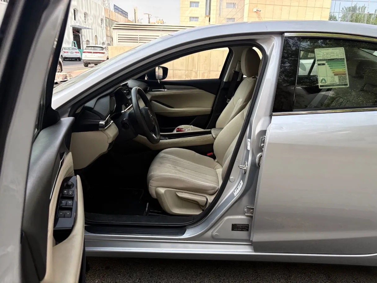 Car image 11