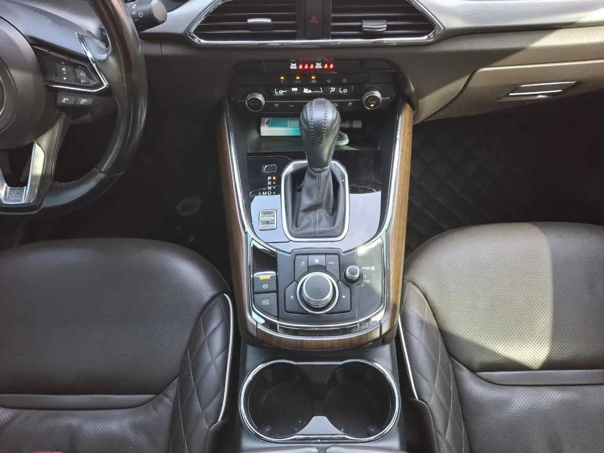 Car image 15