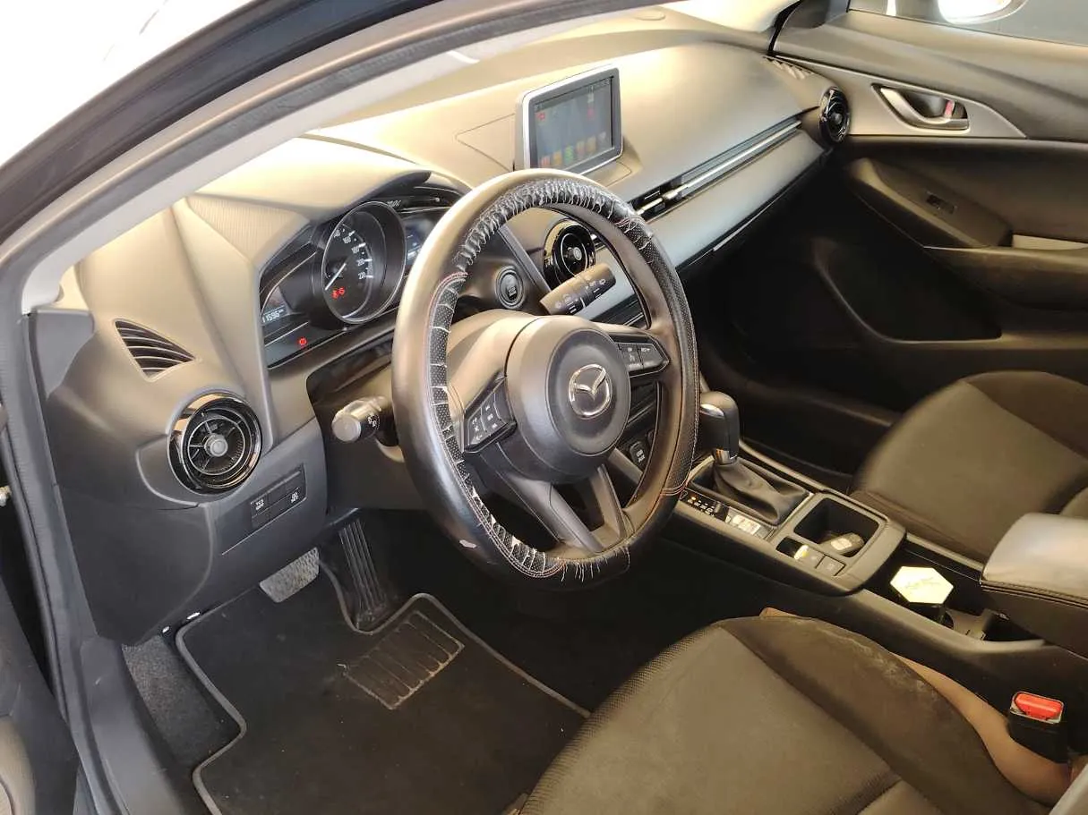 Car image 12