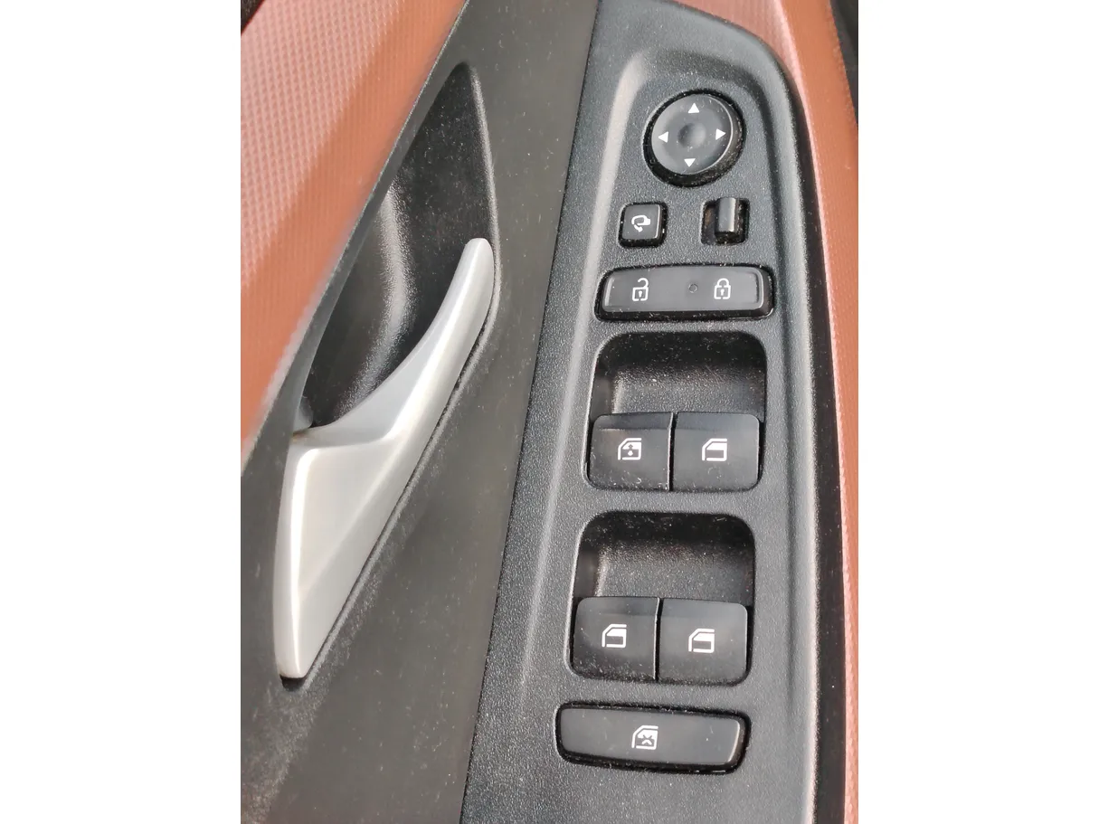Car image 28