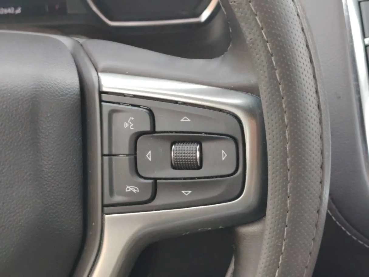 Car image 26