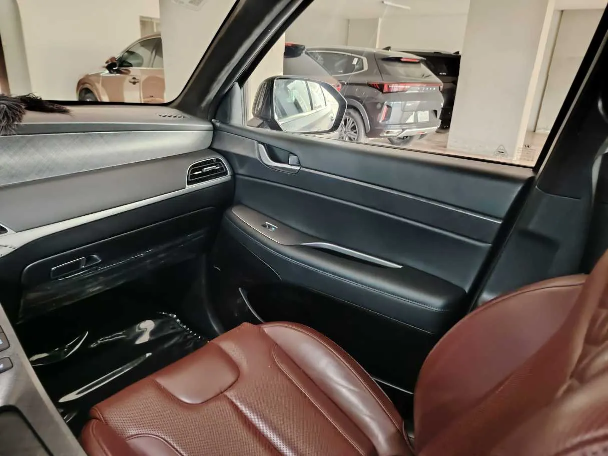 Car image 35