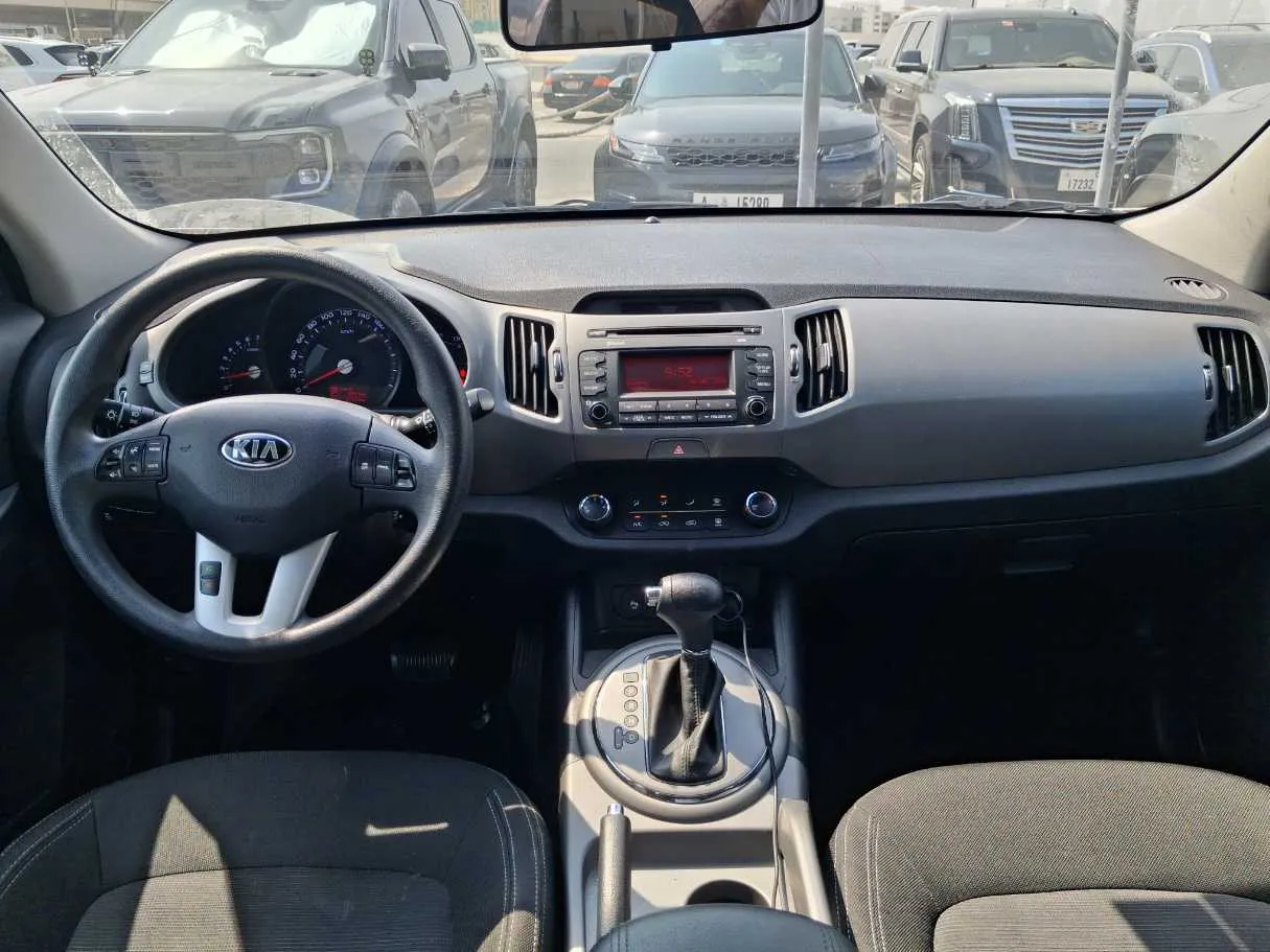 Car image 12