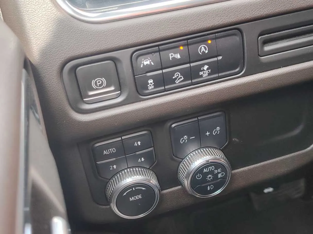 Car image 26