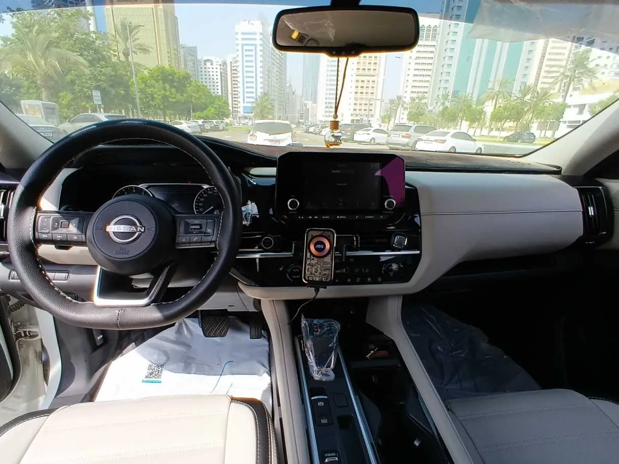 Car image 14